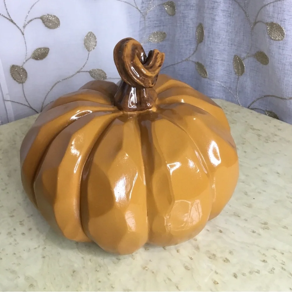 Plastic Resin Pumpkin Figurine Halloween Fall Thanksgiving Decor NEW!